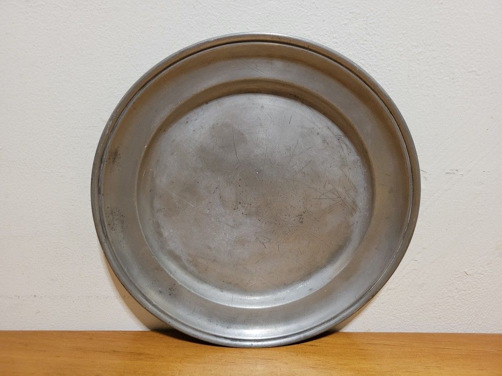 Antigue Pigeon Signed, pewter plate. Condition As You See On Pictures.