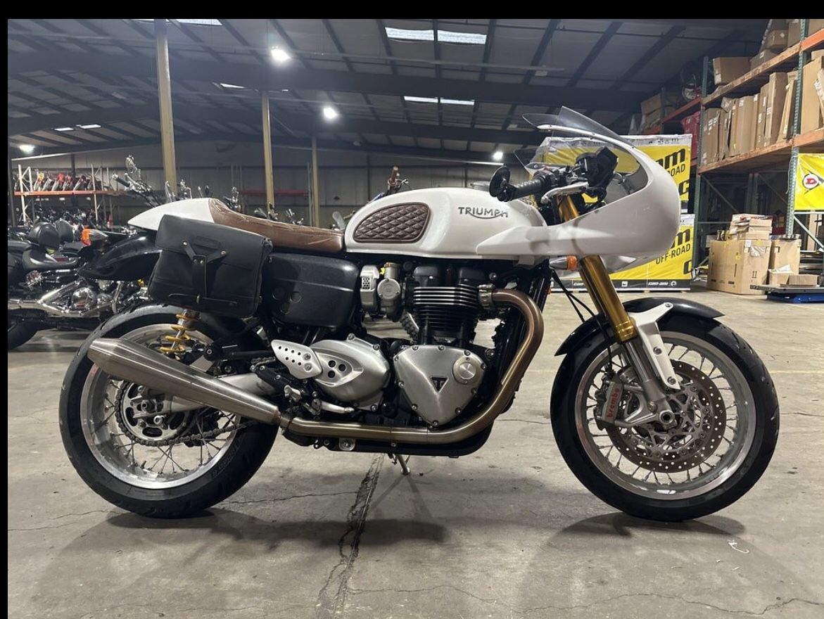 2018 Triumph Thruxton R…..5k Miles…..mint