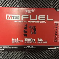 Milwaukee Fuel M12 Installation Drill Driver Kit
