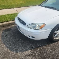 2005 Ford Taurus