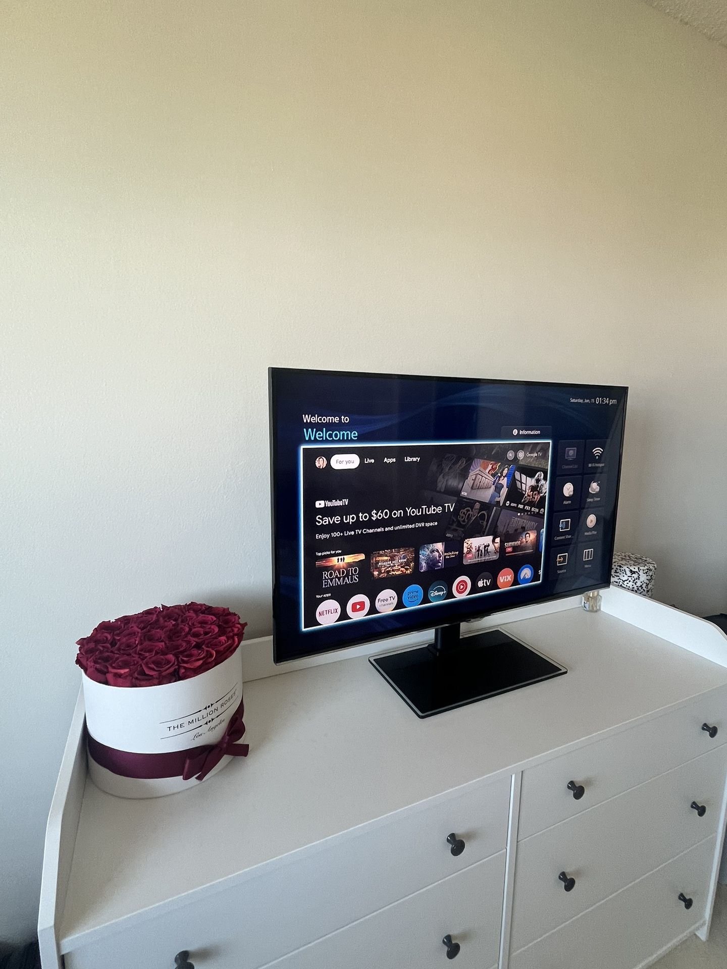 Samsung Hospitality TV With New Support And New Remote Control 