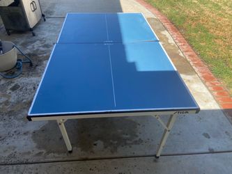 Compact ping pong table