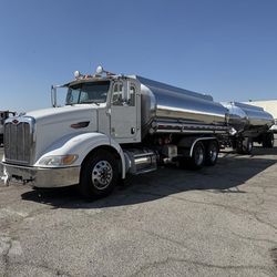 2012 Peterbilt 384 Fuel/oilTanker with Trailer, Cummins ISX, 475 Hp, 657k miles, 18 Speed, Ps, Ac, Flex Air ride, Pto/Pump, Aluminum Tanks,Single 