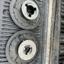 Disc brush for polishing floors