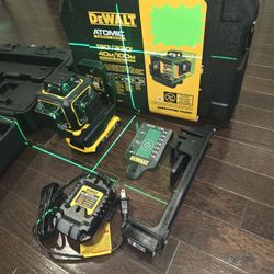 DEWALT
20-V Lithium-Ion 3-Plane Beam 360° 130 ft. Laser Level Kit with 2.0Ah Battery, Charger, and Case