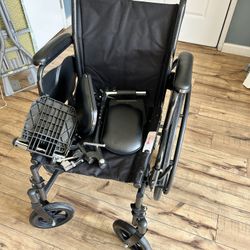 light weight new wheelchair$75