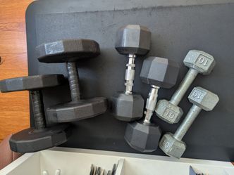 Dumbbell Set - 6 Piece (2x 30 lb, 2x 20 lb, 2x 10 lb)