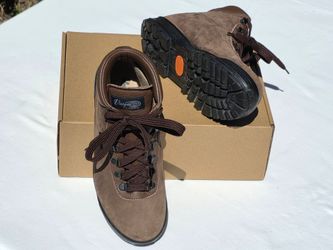 Vasque Skywalk Hiking Boots Made In Italy Women's size 7 N (or 6.5)- Like New