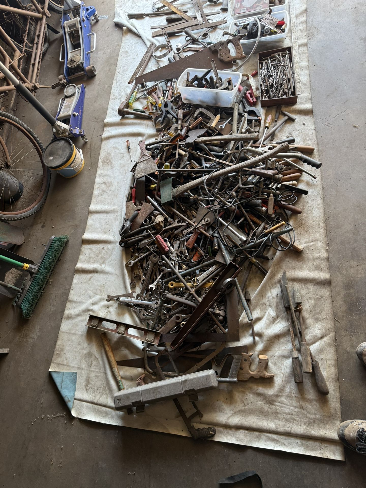 Wrenches, Screwdrivers Hand Tools (Lot)