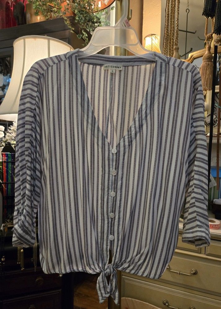 WT # 1061 WOMEN'S LARGE ARTISAN NY TOP 