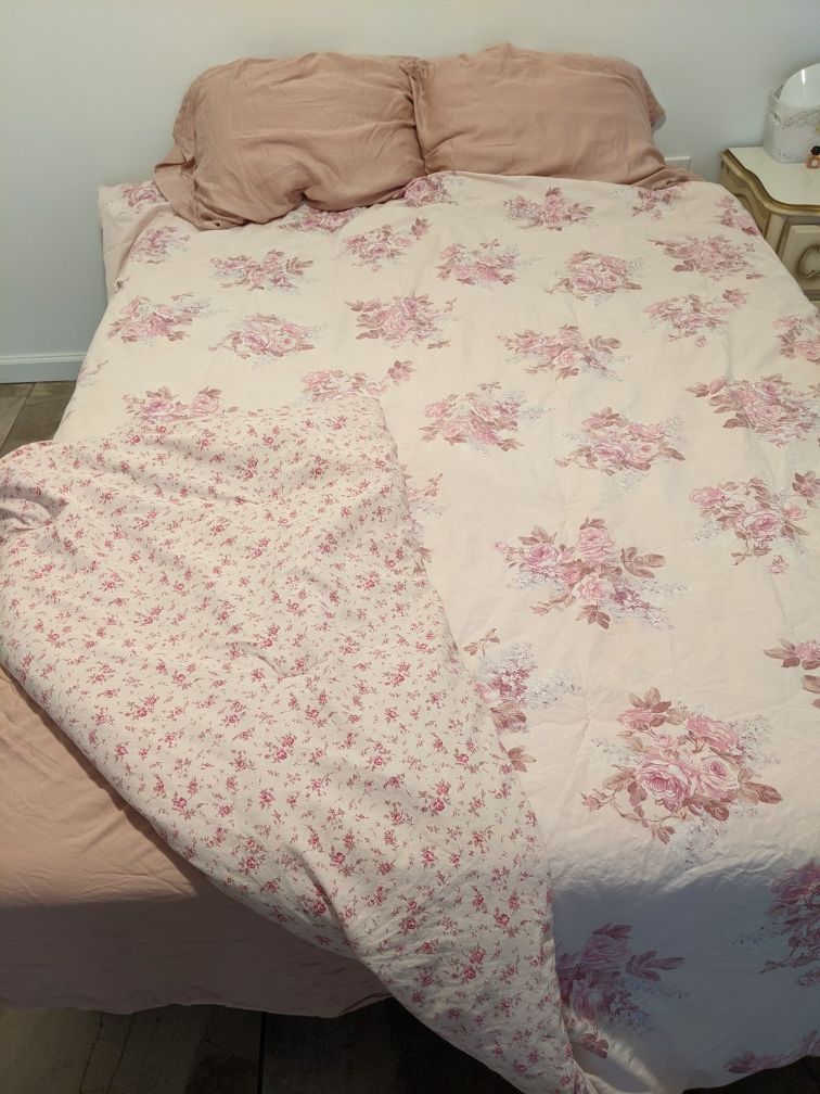 Shabby Chic bedding with memory foam mattress