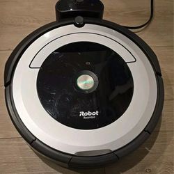 iRobot Roomba 690 Robot Vaccum