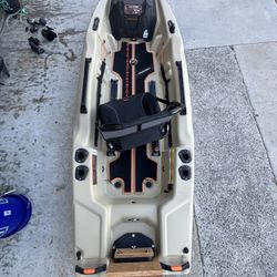 Pelican CATCH PWR 100 - Fishing Kayak