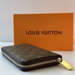 Louis Vuitton Women’s Monogram Wallet 