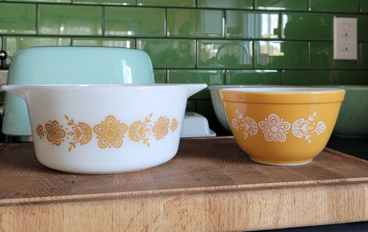 Vintage Pyrex Butterfly Gold 474 Casserole and 401 Bowl