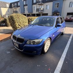 2011 BMW 3 Series • 328i xDrive Sedan 4D