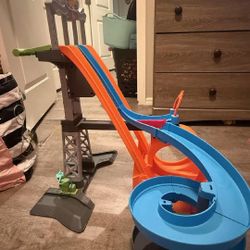 Toy Race Track 