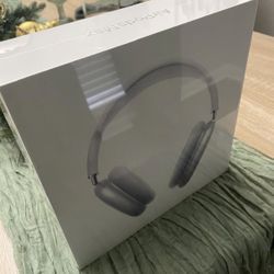 Apple AirPods Max – Starlight (Brand New Sealed)