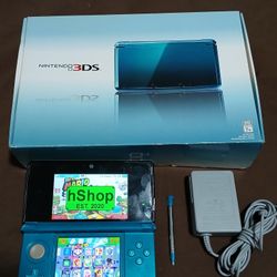 Nintendo 3DS Blue With Charger, Box And Games Inside.  Works 