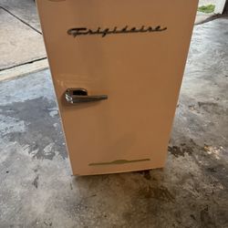 Pink Retro Mini Fridge With Freezer