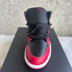 ✨Mid Top Black/ White Gym Red Jordan 1✨