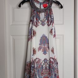 The V Cristina Rhinestones Embellished Halter Top Blouse in paisley pattern is a versatile and stylish addition to any woman's wardrobe. This sleevele