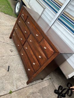 Dresser