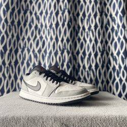 Jordan 1 ‘Light Smoke Grey’  (men size: 10)
