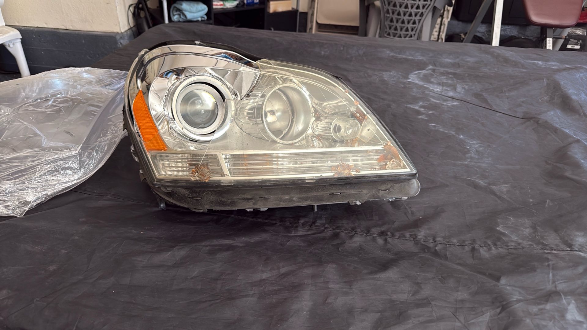 2007 Mercedes GL450 full Headlight with Front Cover Free