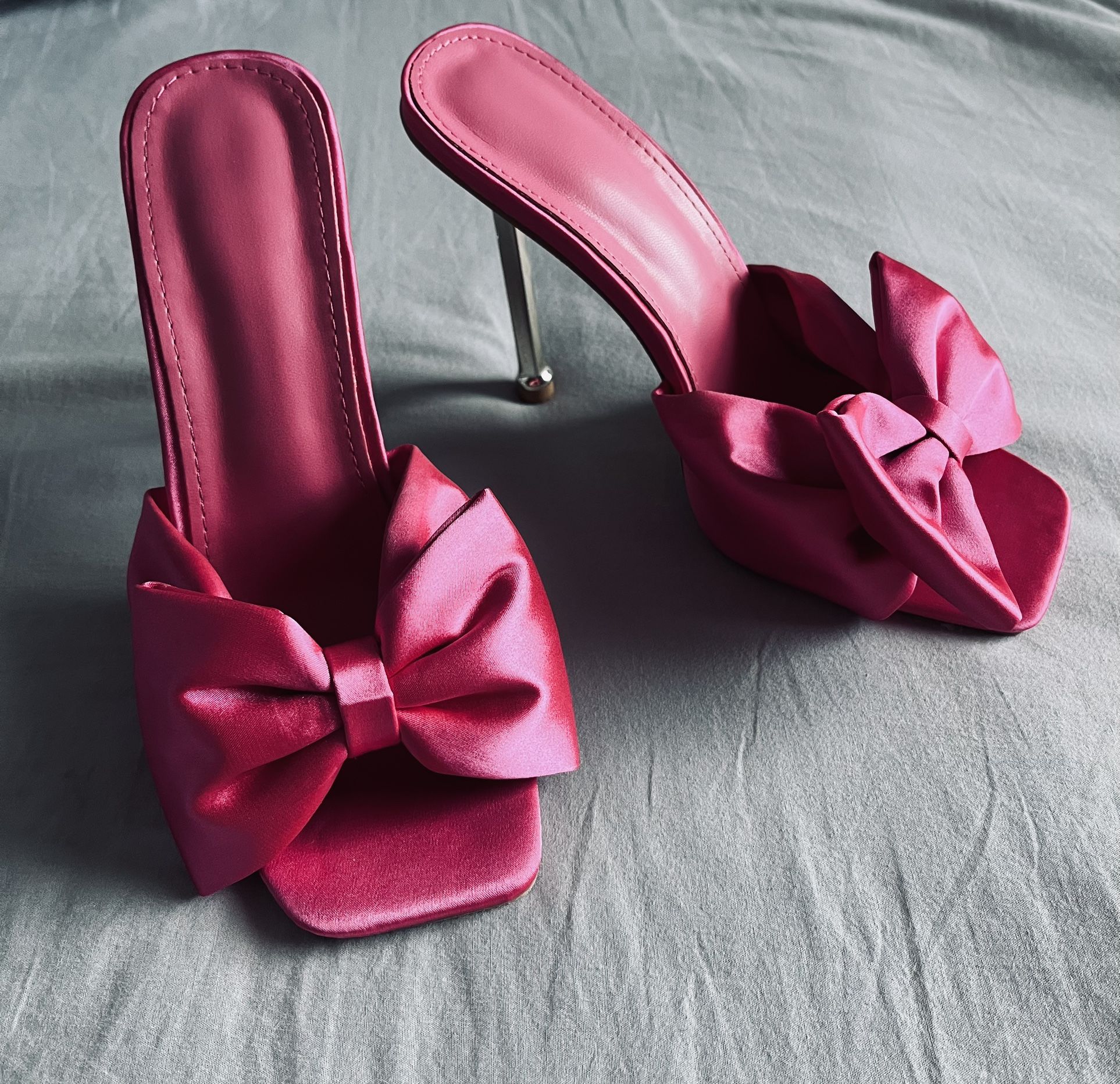📍Selling Heels – Stylish & PINK