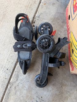 Adjustable rollerskates