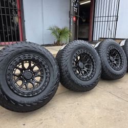 17" LOCK COMMANDO rims w- 32" Nitto Terra Grappler Tires 
