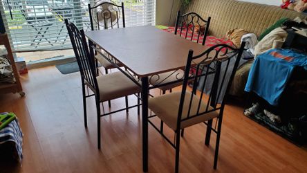 Dining Room Table with 4 chairs