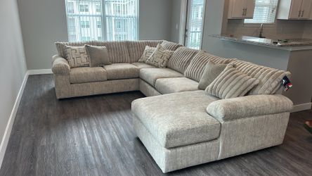 U Shape Parchment Sectional. 🚚WE DELIVER🚚