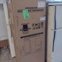 Brand New Stainless Slim Fridge, delivery available!!!