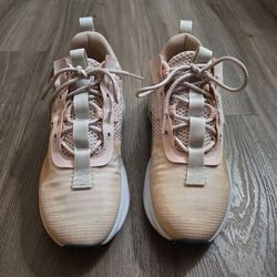 Nike woman 8.5 no box