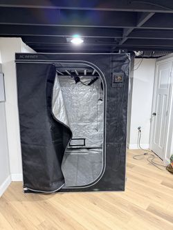 Ac Infinity 5x5x80 and matching light