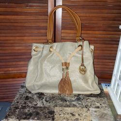 Michael Kors Bucket Tote 