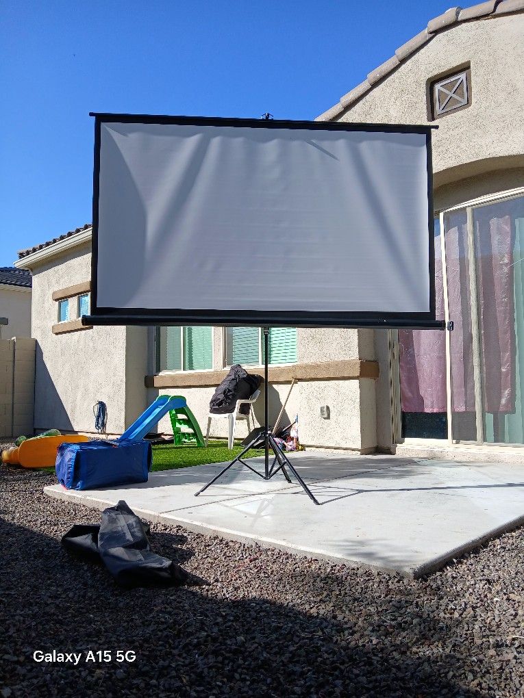 100in Portable Projector Screen w Tripod