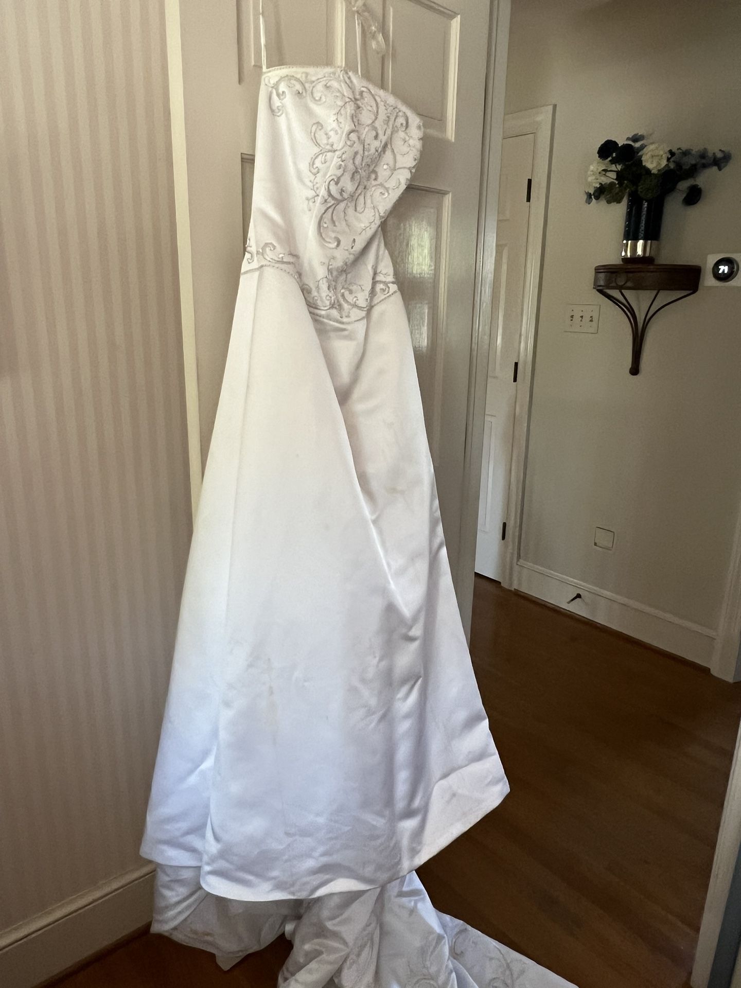 Designer Wedding Gown , Many Prom / Brides Maids Dresses