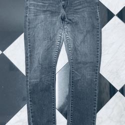 Woman’s Levi’s Size 12