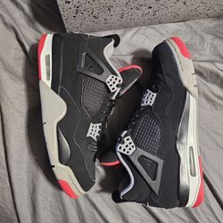 Air Jordan 4 Bred