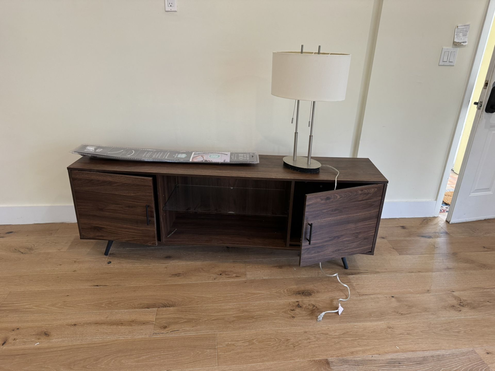 TV Table And Lamp Free