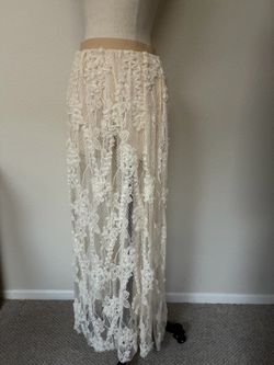 Women’s Cream Floral Lace Skirt, size Medium