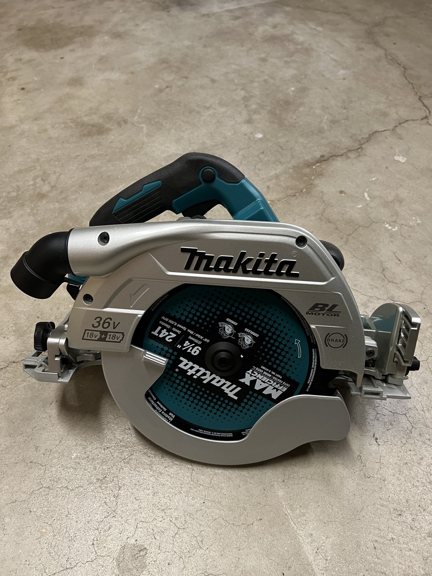 Makita 36v (2 - 18v Batteries) 9-1/4” Circular Saw