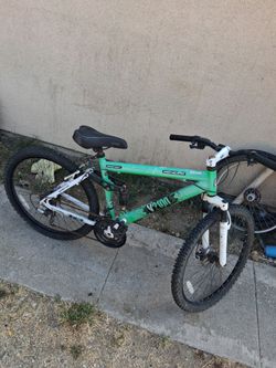 GENESIS 26 INCH MOUNTAIN BIKE