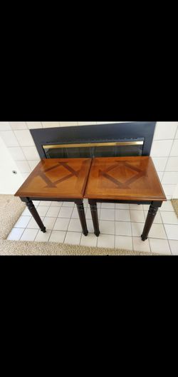 2 side Table exelent Condition Like New