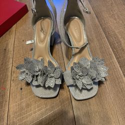 Glittery Sliver Heels Size 8.5 W