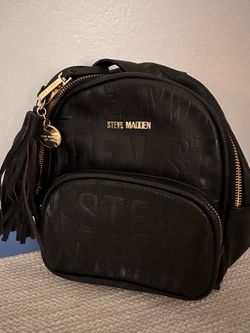 Morralito o backpack negro. MARCA STEVE MADDEN.