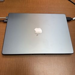 MacBook Pro 14”